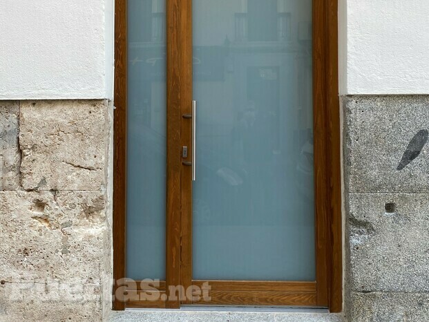 puerta de exterior en madera.jpg